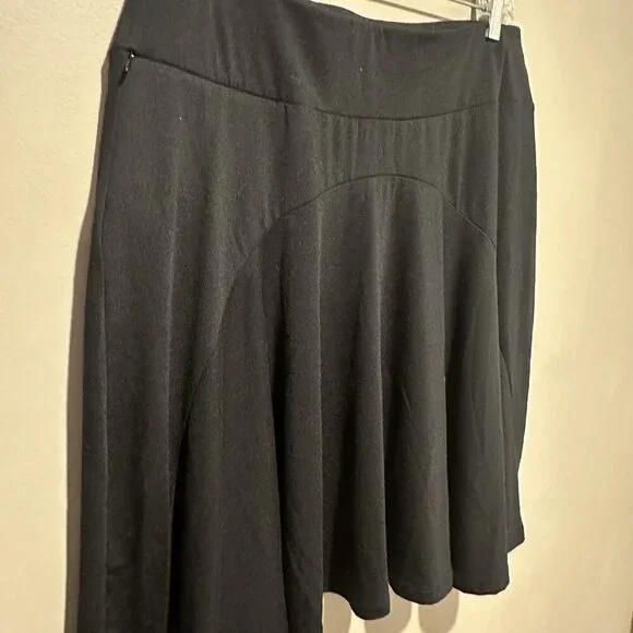 Royal Robbins Black Skirt - Picture 2 of 8